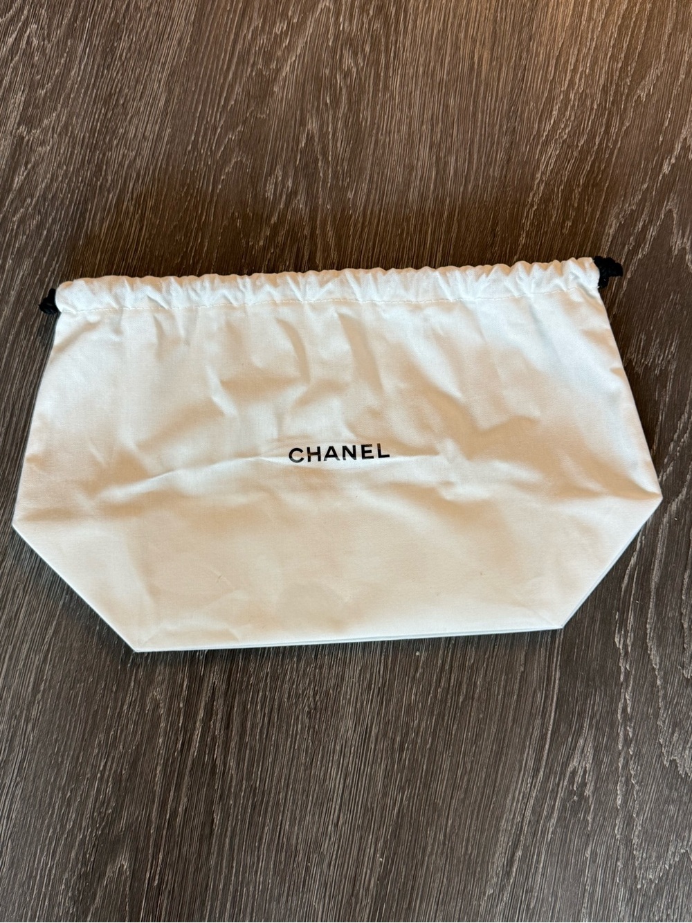 CHANEL White Drawstring Cosmetic Dust Pouch